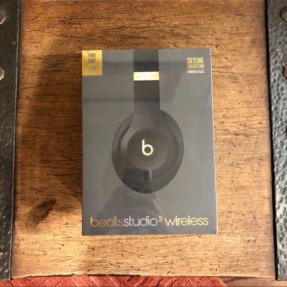NWT Beats studio 3 wireless - Picture 2 of 6